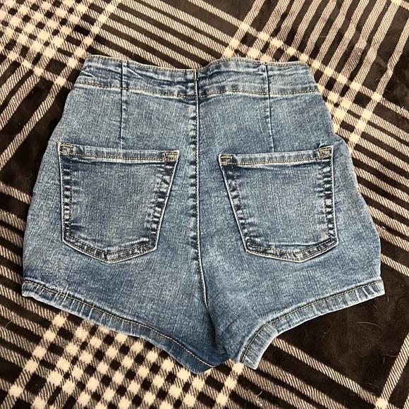 Wild Fable high rise shorts - Picture 2 of 3